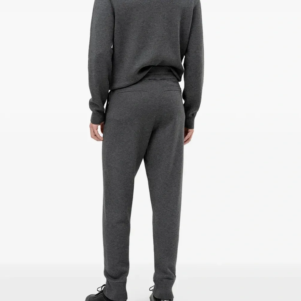 Спортивные брюки на завязках