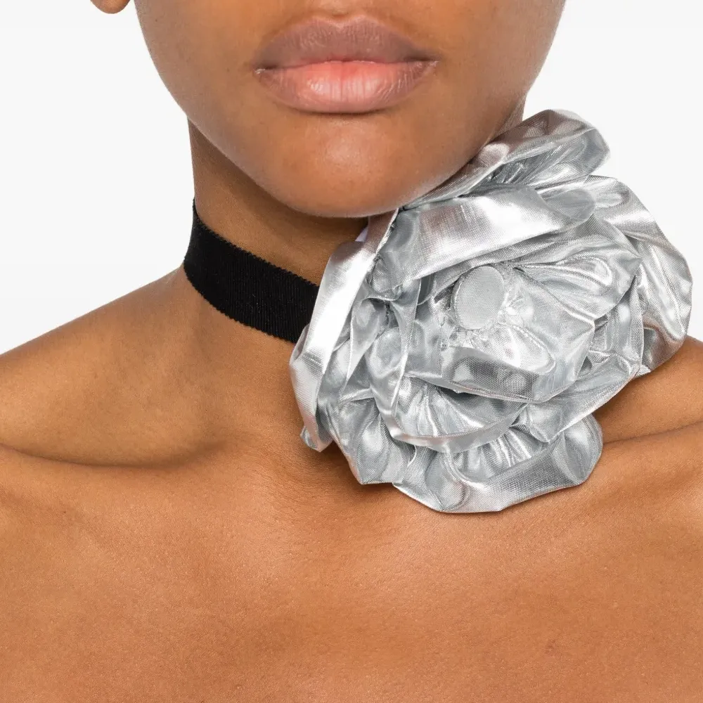 Чокер с цветочным декором