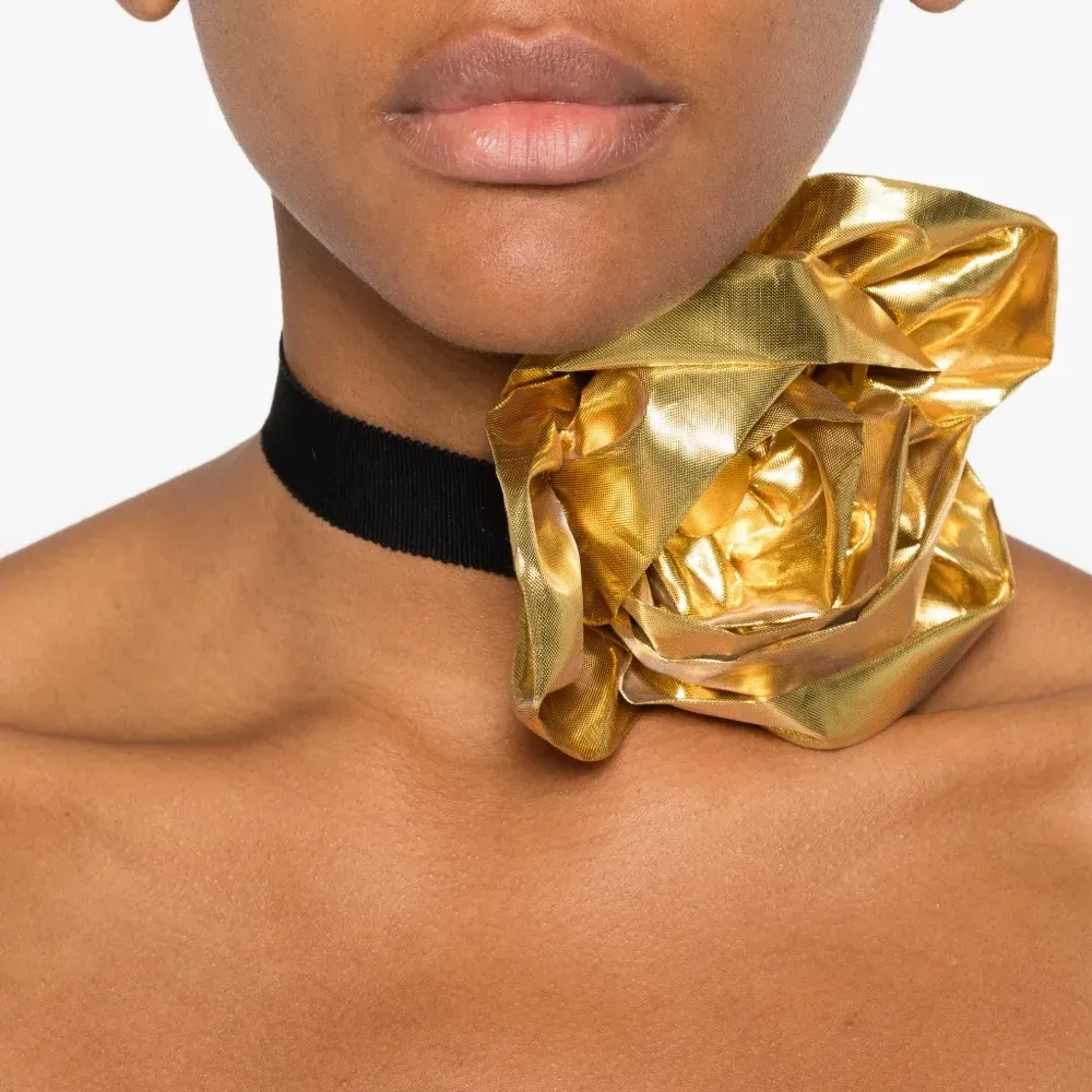 Чокер с лентой и розой