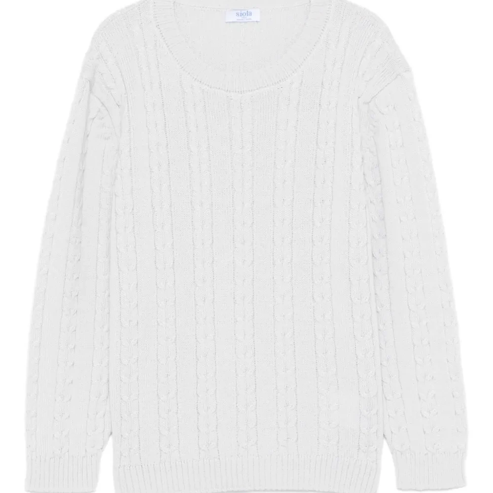 Свитер с косичками