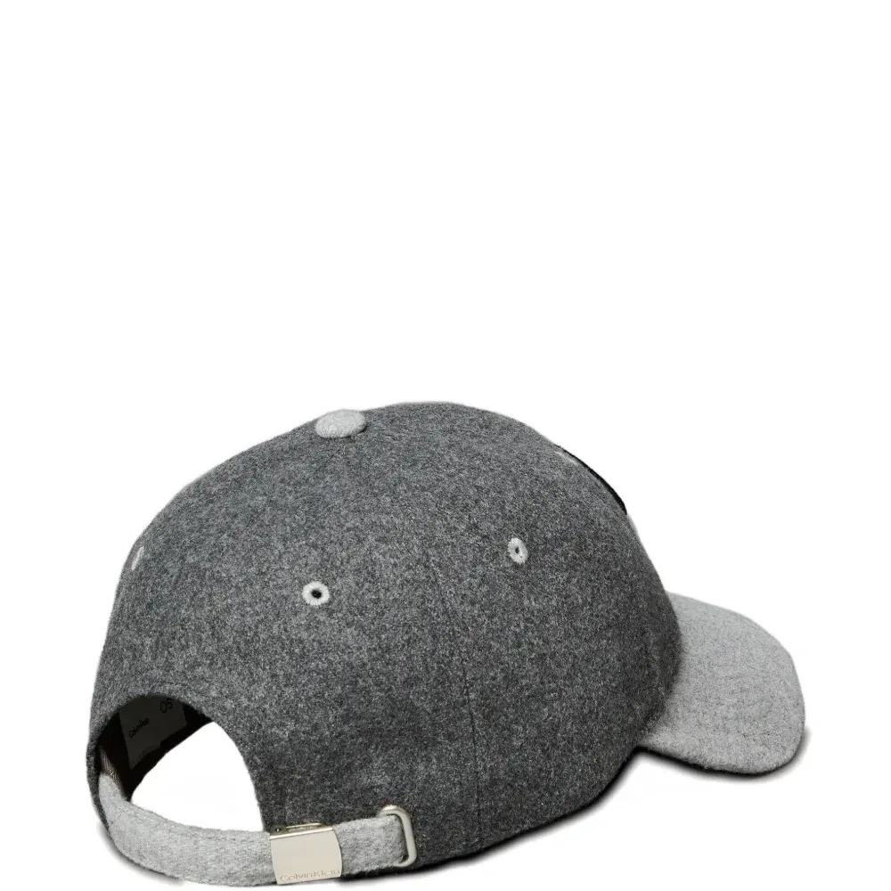 Бейсболка с вышитым логотипом