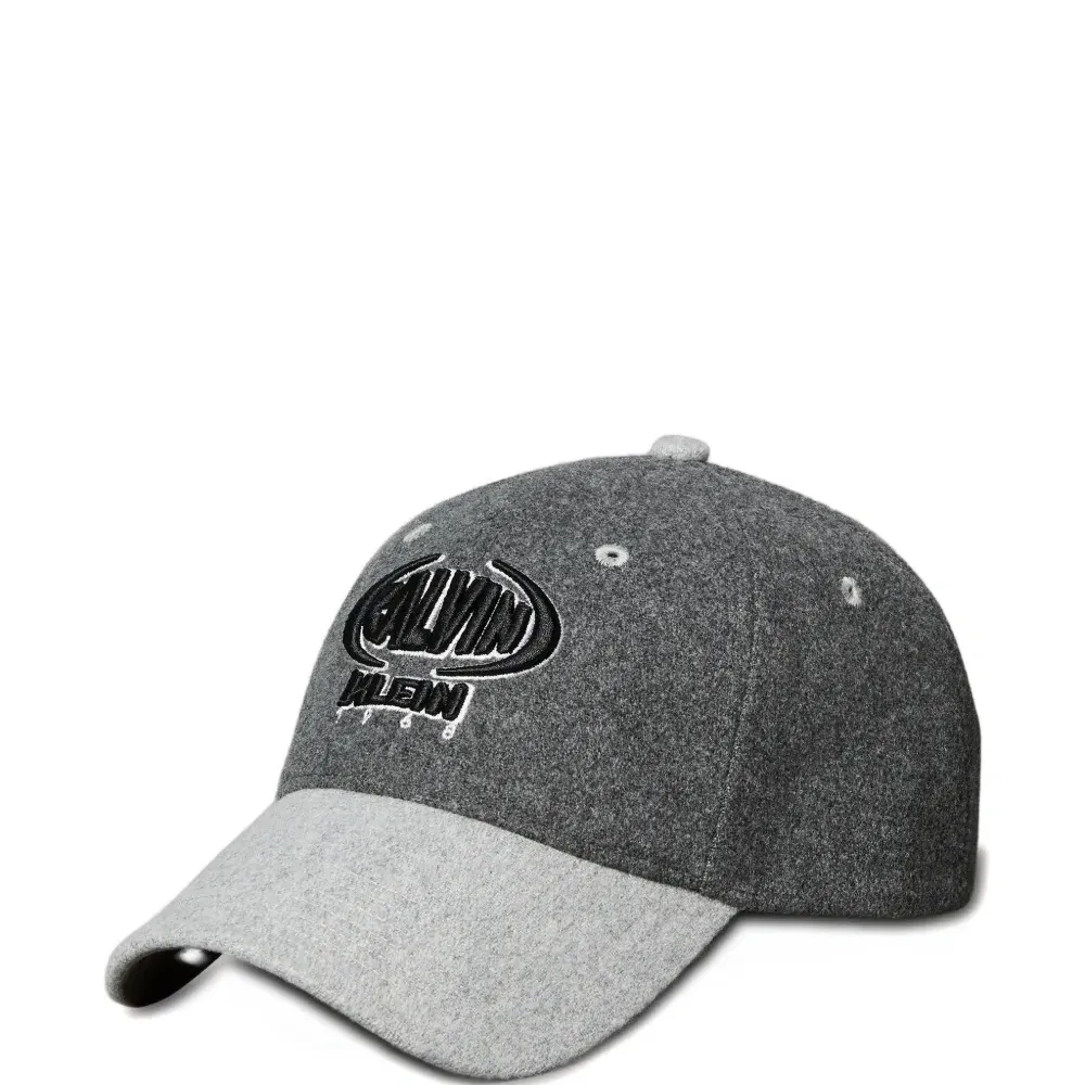 Бейсболка с вышитым логотипом