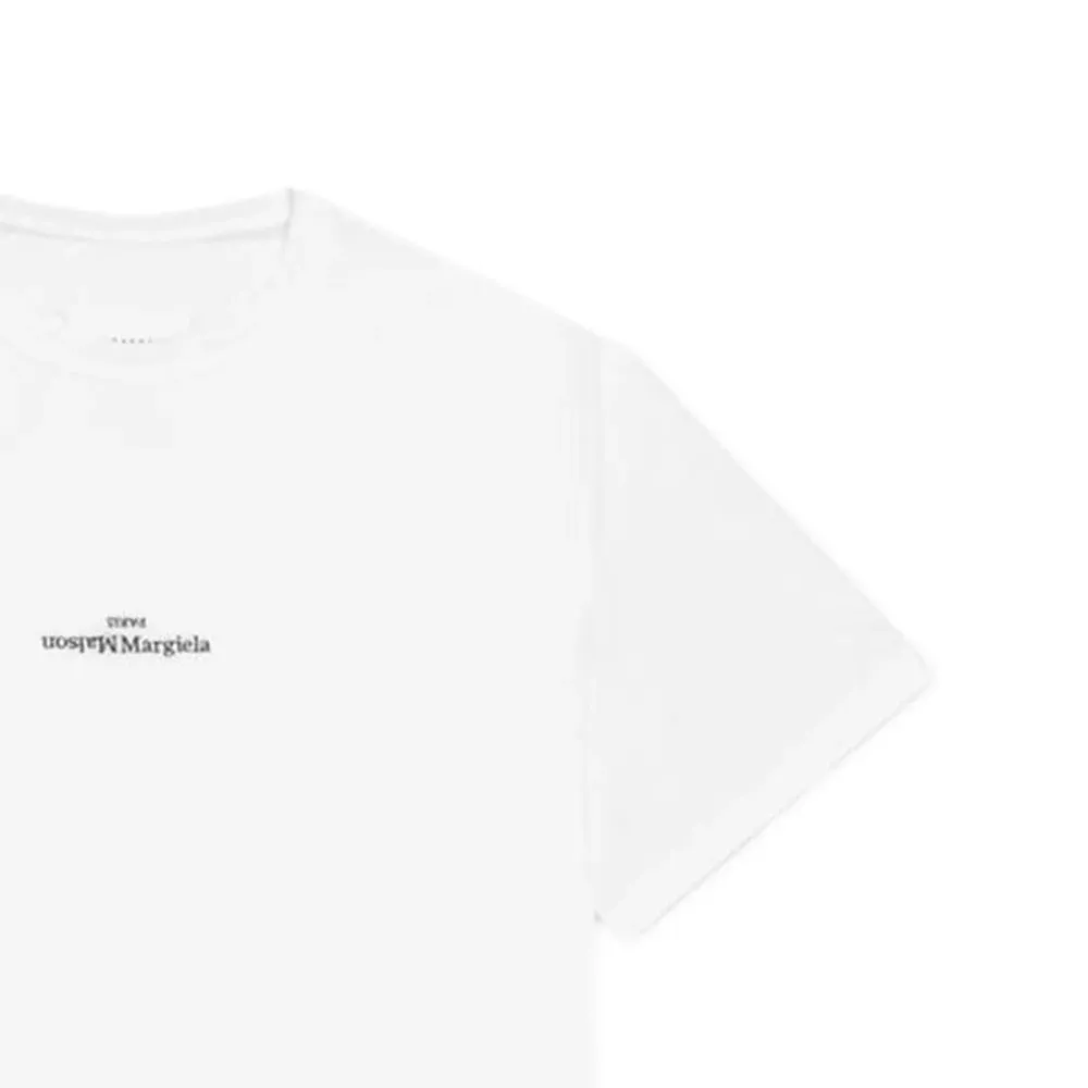 Футболка с логотипом