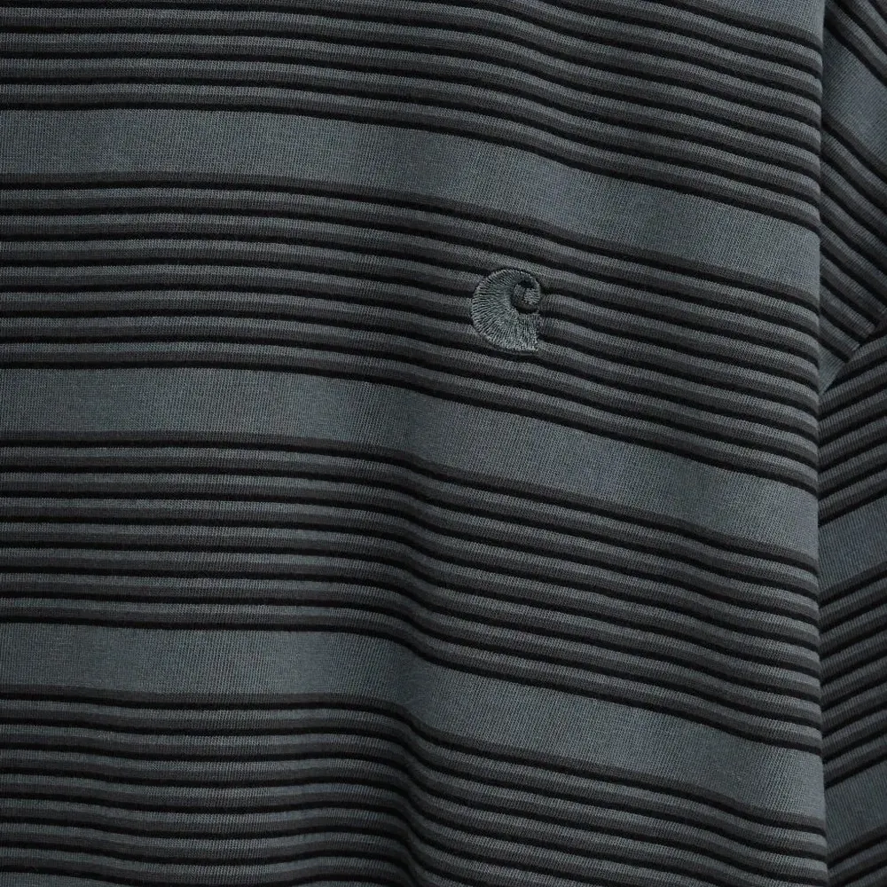 Футболка с логотипом