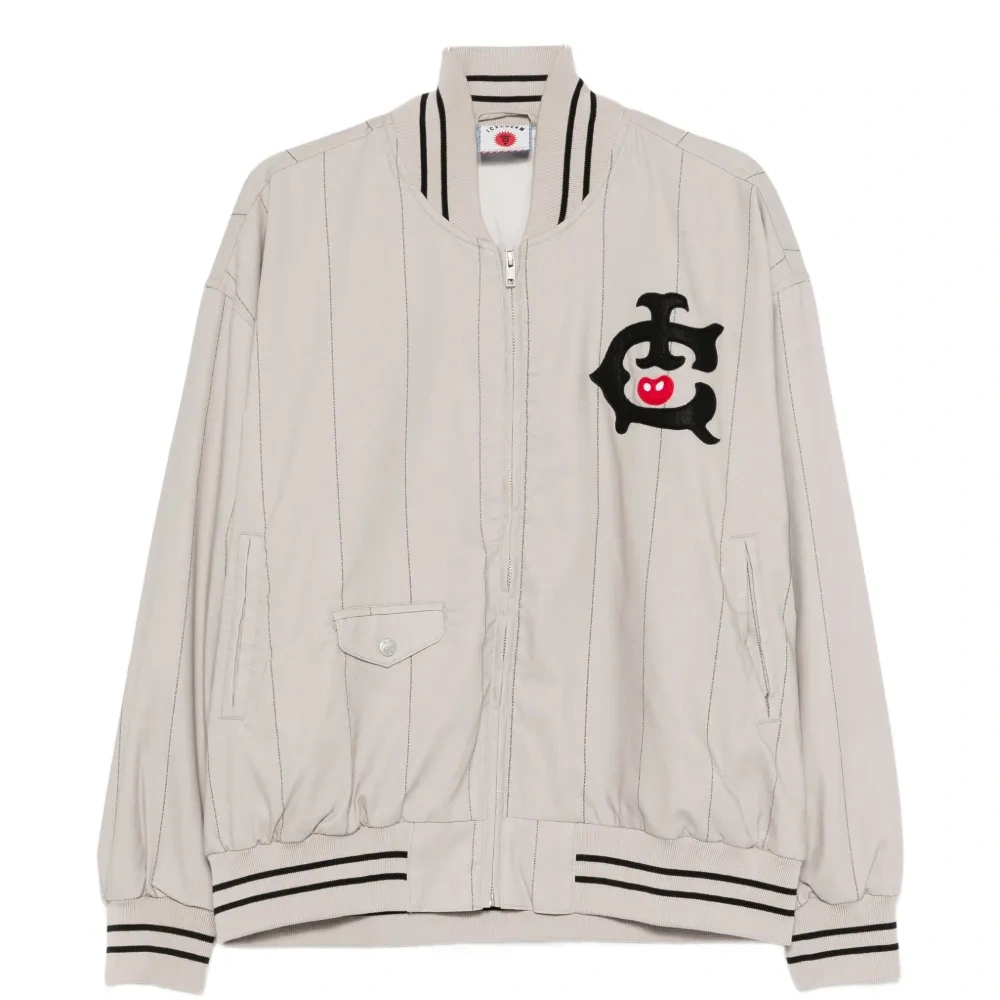 Бомбер с нашивками и полосками