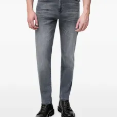 Джинсы с нашивкой-логотипом