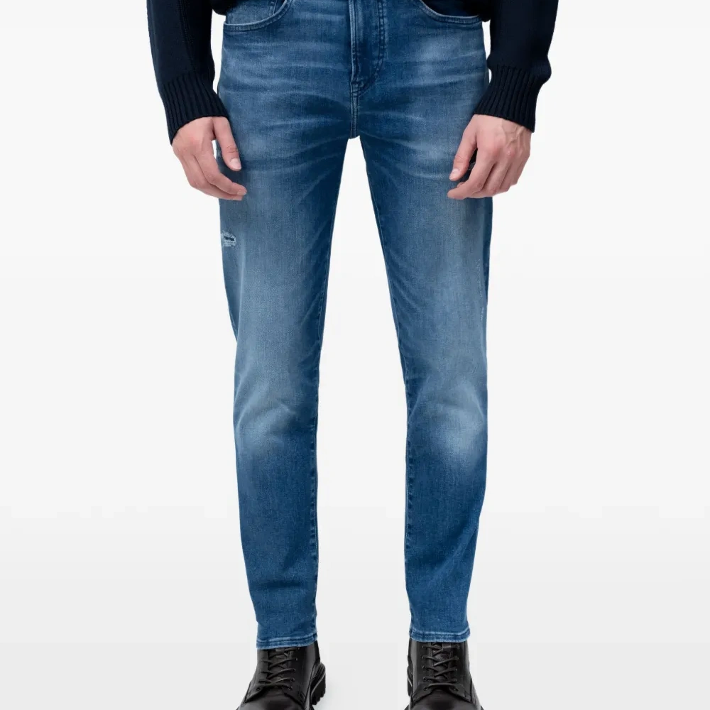 Джинсы с нашивками