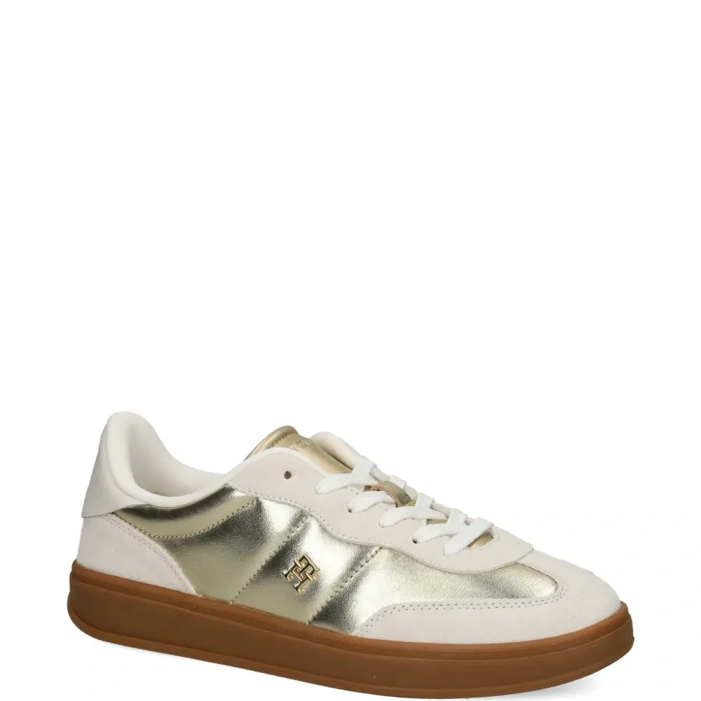 Кроссовки с логотипом