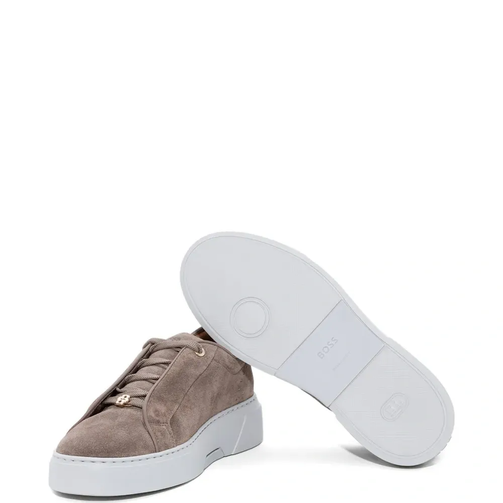 Кроссовки с логотипом