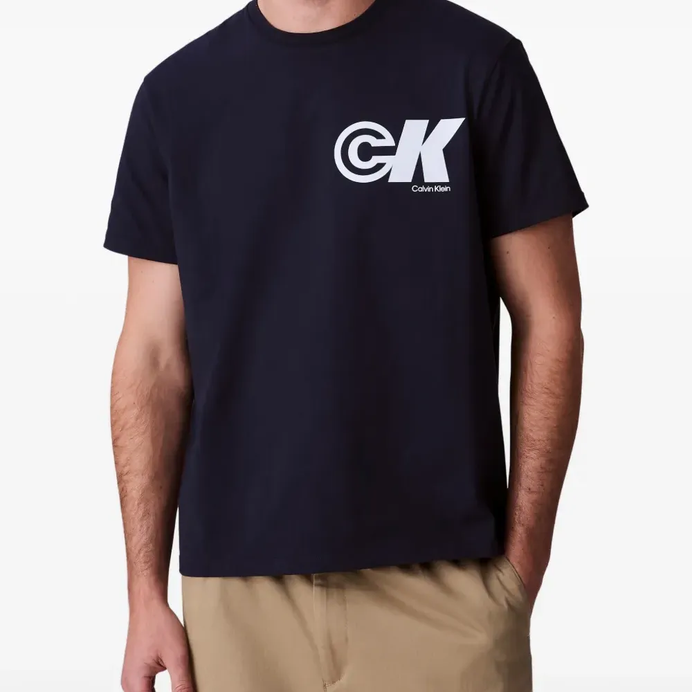 Футболка с логотипом