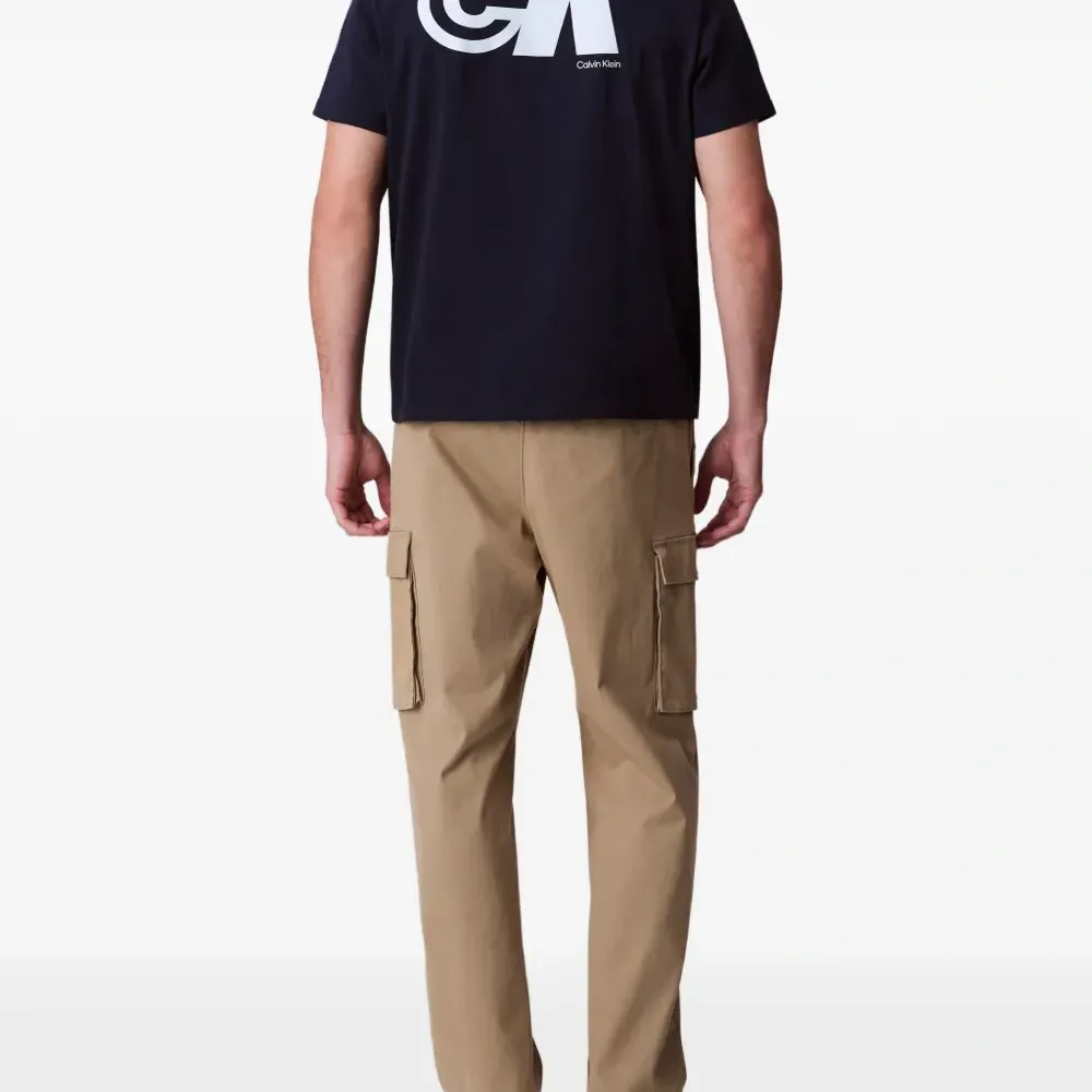 Футболка с логотипом