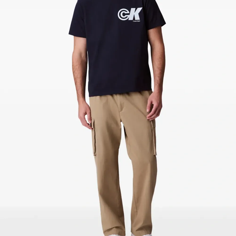 Футболка с логотипом