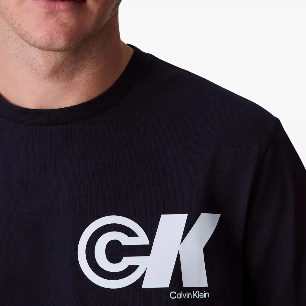 Футболка с логотипом