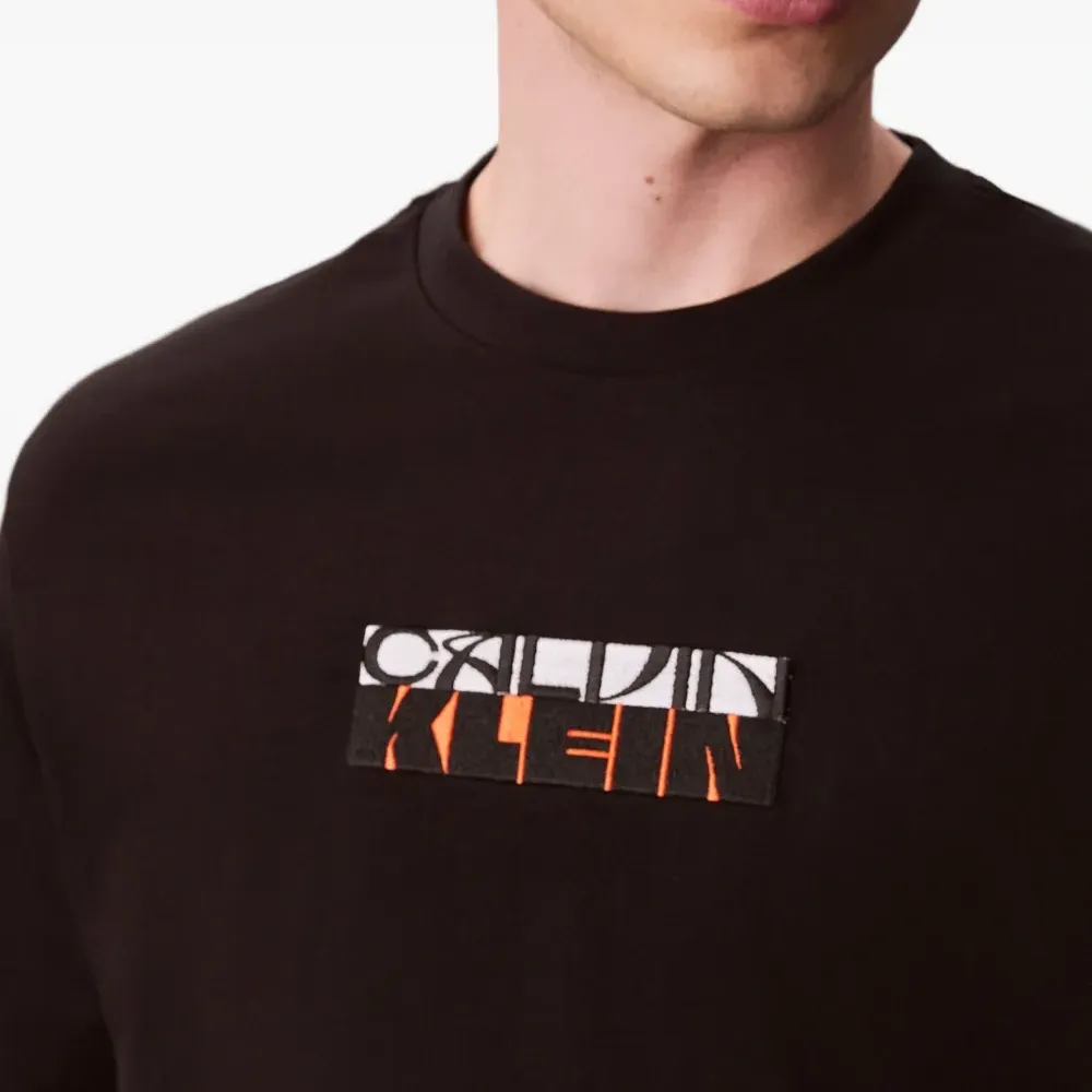 Футболка с логотипом