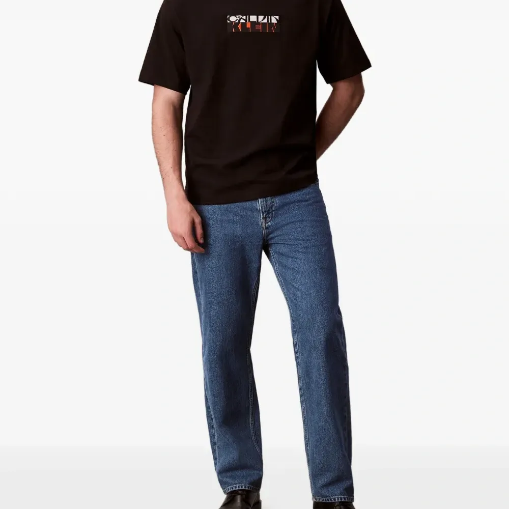 Футболка с логотипом