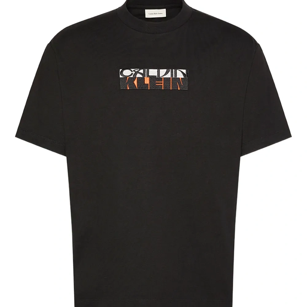 Футболка с логотипом