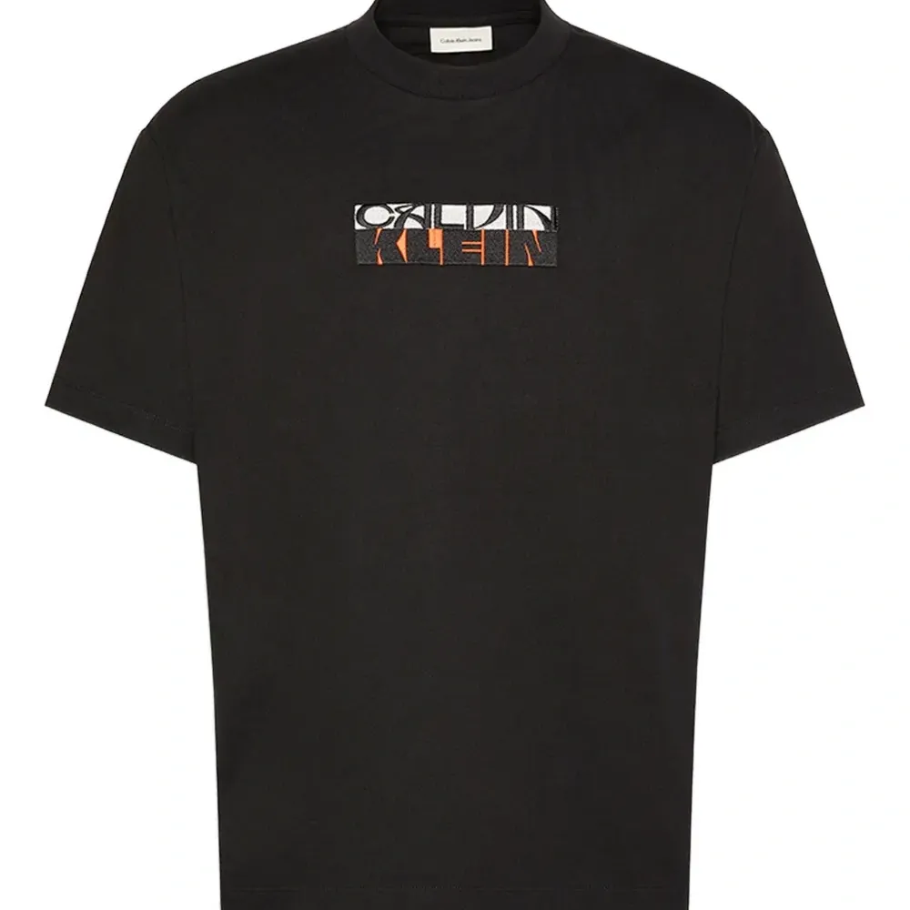 Футболка с логотипом