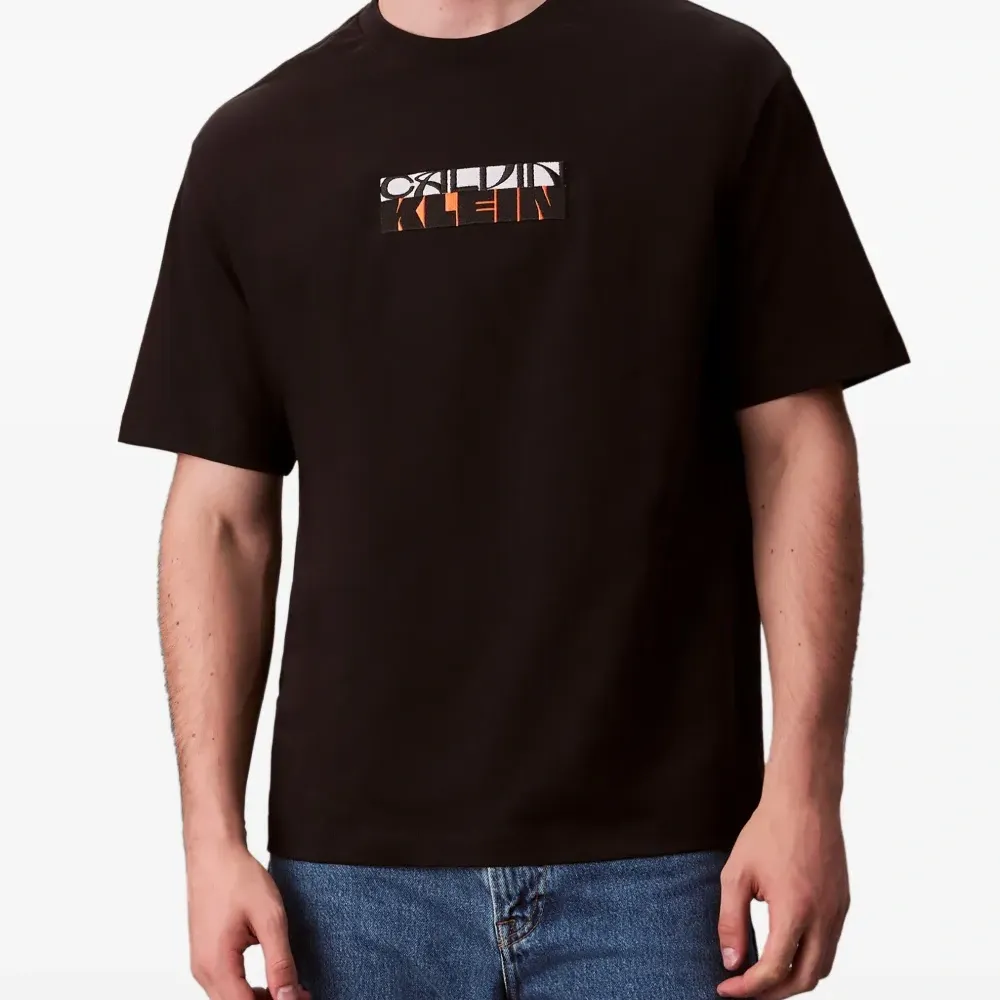 Футболка с логотипом