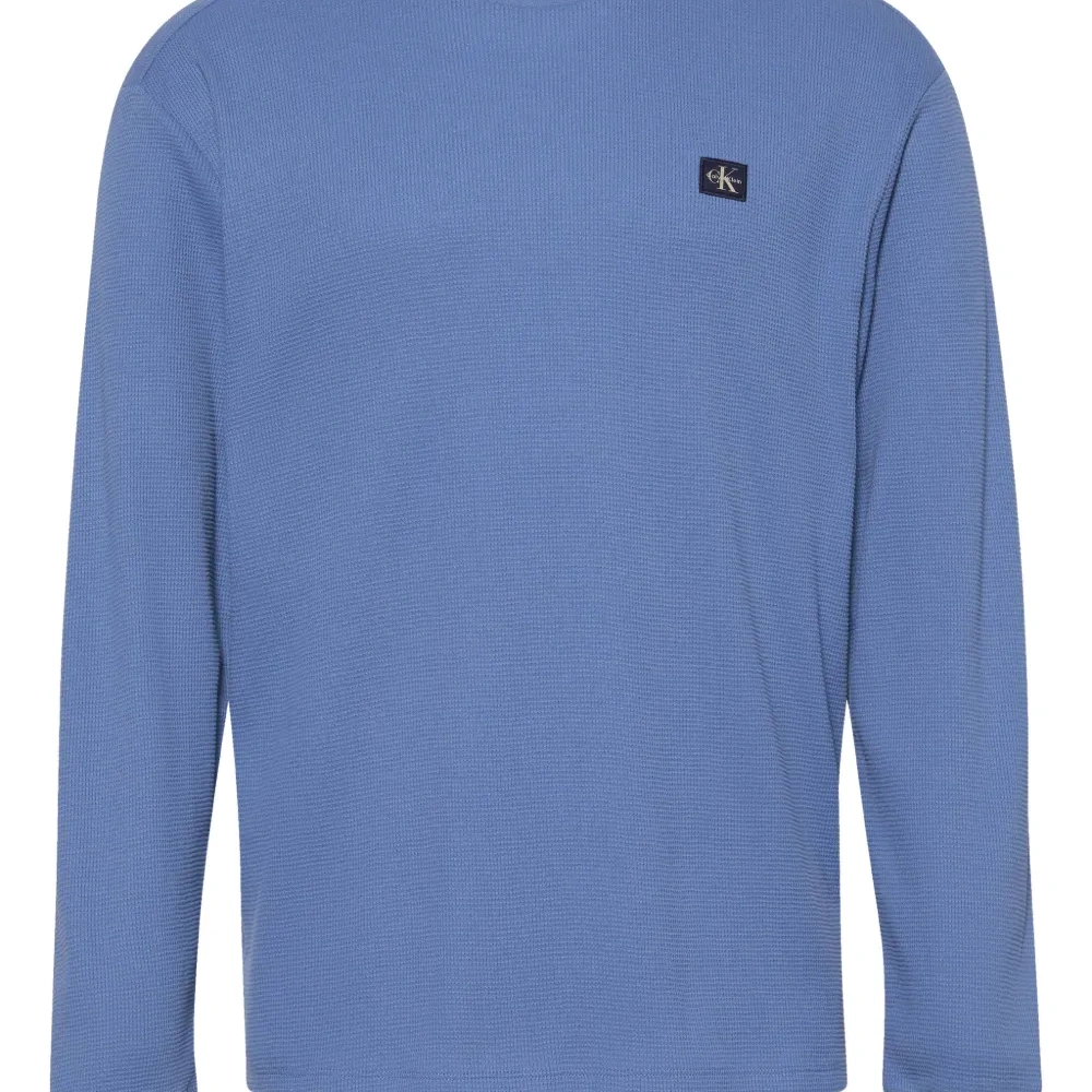 Джемпер с нашивкой-логотипом и длинными рукавами