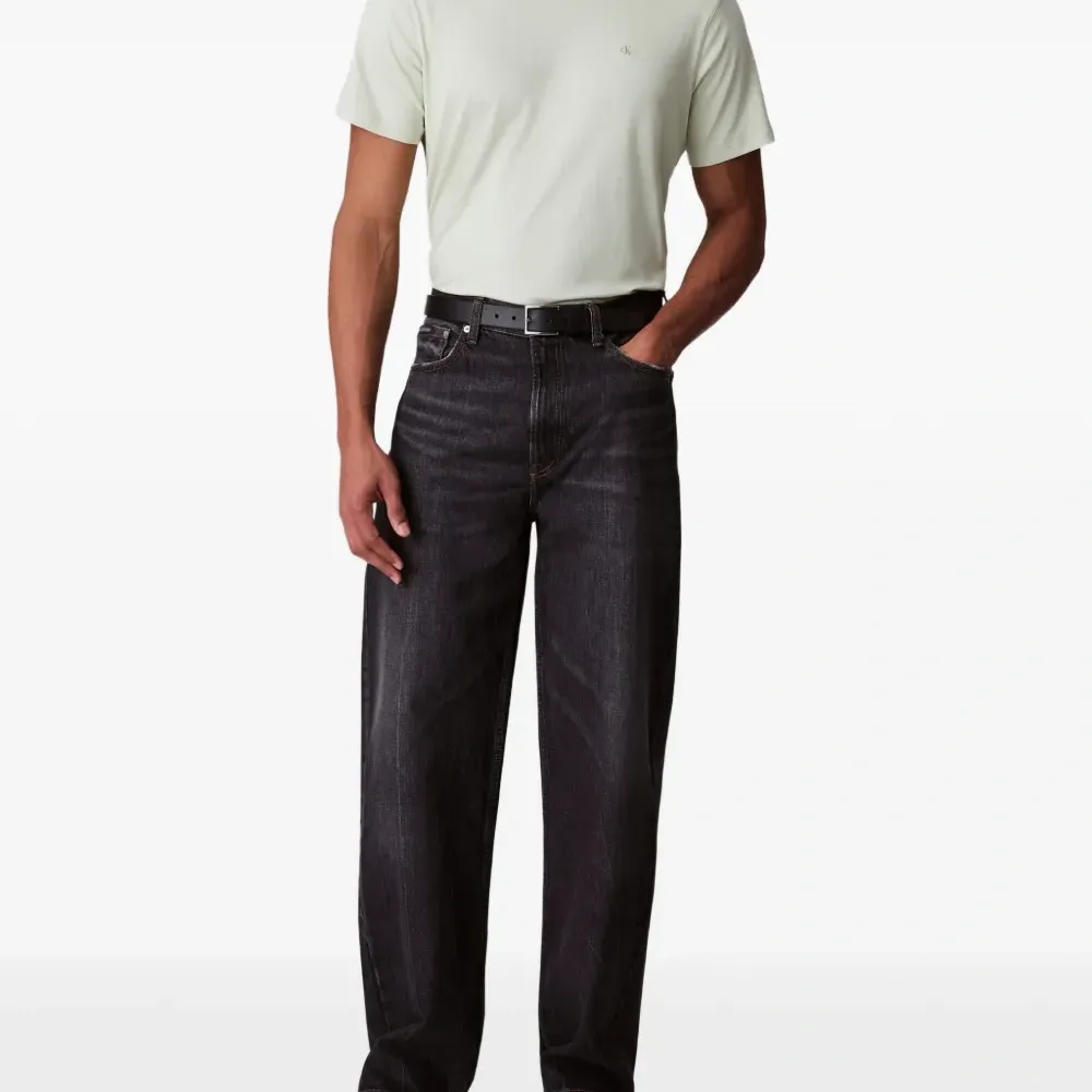 Футболка с круглым вырезом и логотипом