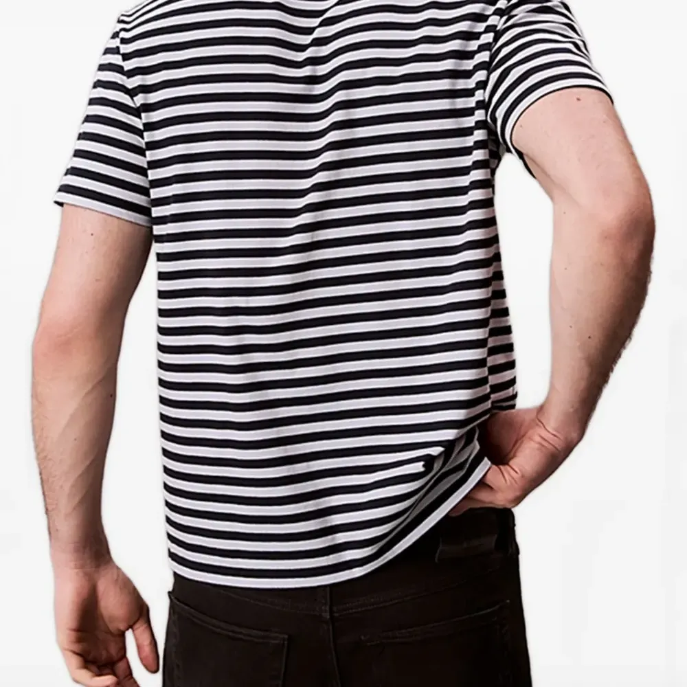 Футболка в полоску с логотипом