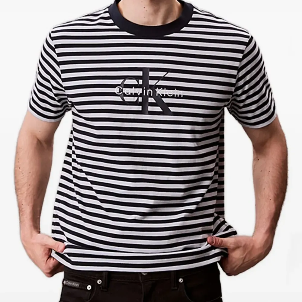 Футболка в полоску с логотипом