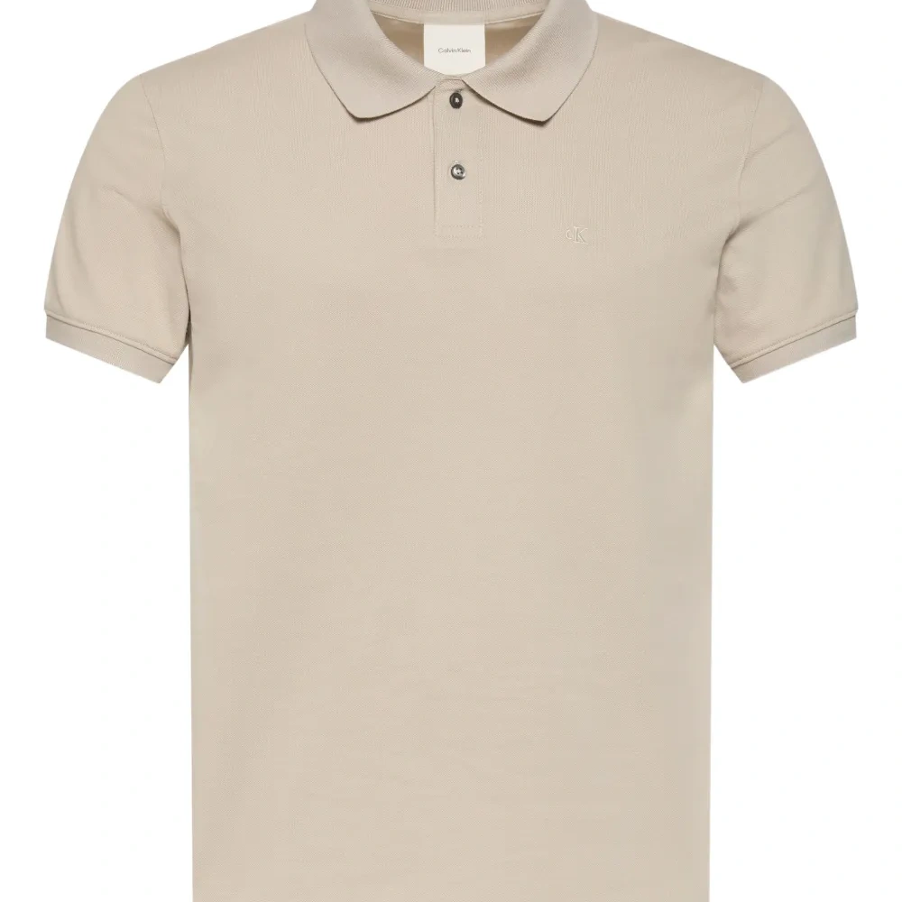 Поло с вышитым логотипом и застёжкой на пуговицы