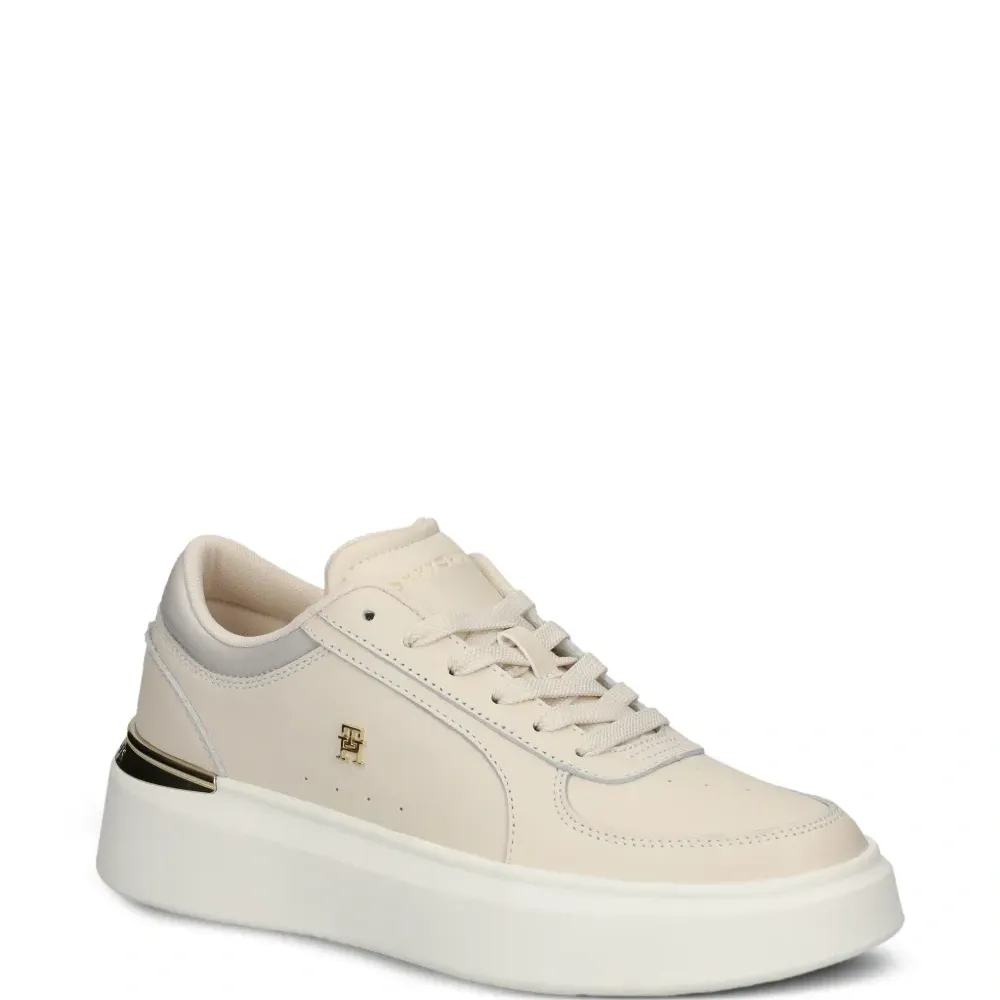 Кроссовки на шнуровке с логотипом Кроссовки на шнуровке с логотипом