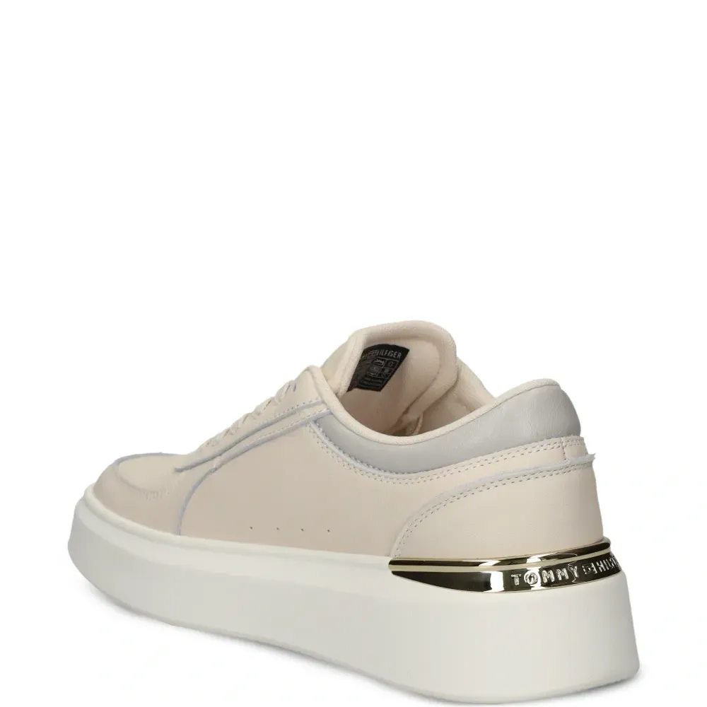 Кроссовки на шнуровке с логотипом Кроссовки на шнуровке с логотипом