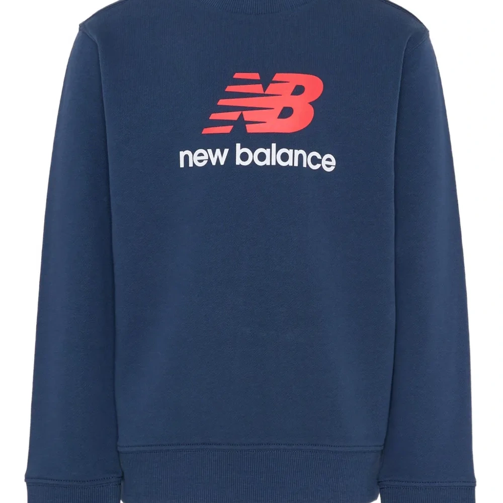 Свитшот с логотипом и круглым вырезом