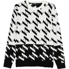 Свитер с узором