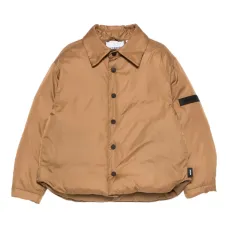 Пиджак на пуговицах