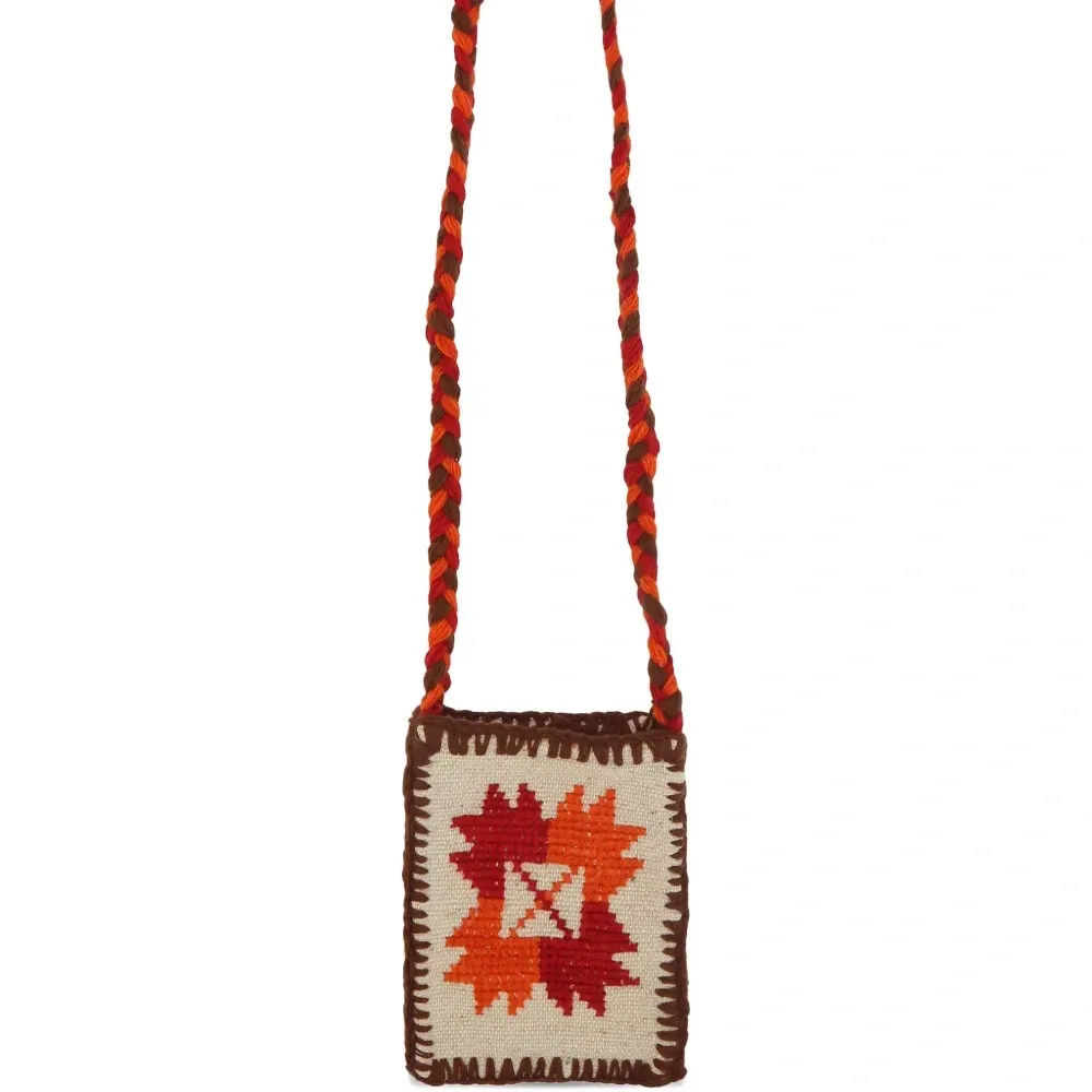 Сумка-мессенджер с вышивкой