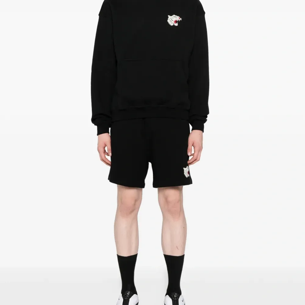 Спортивные шорты с вышивкой