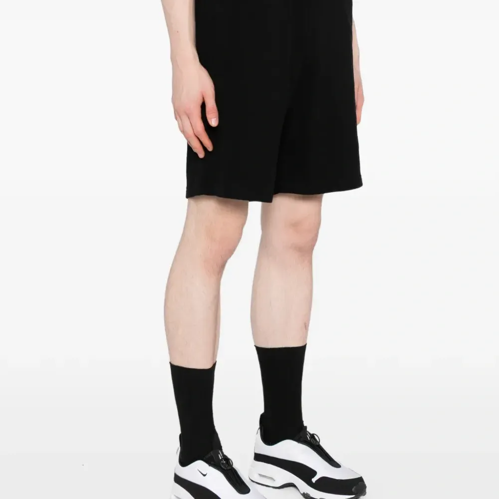 Спортивные шорты с вышивкой