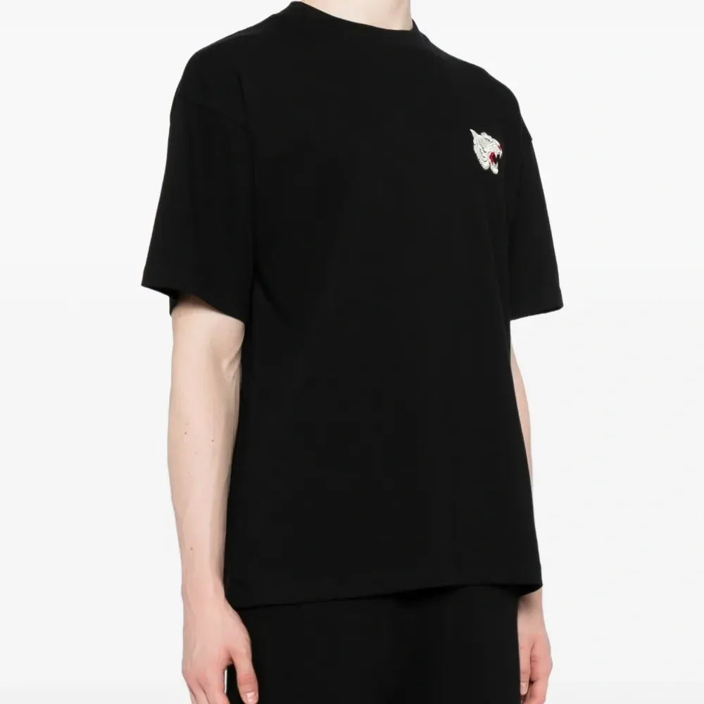 Футболка с вышивкой