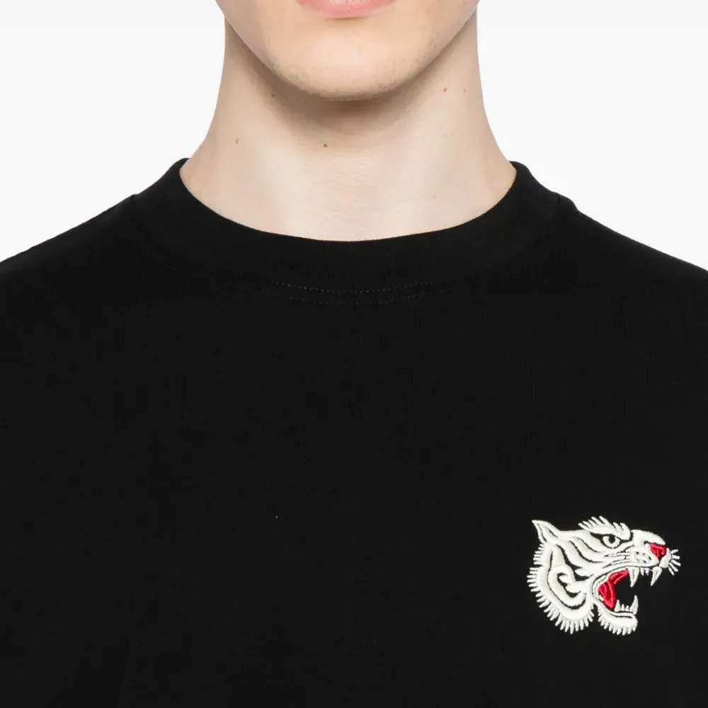 Футболка с вышивкой