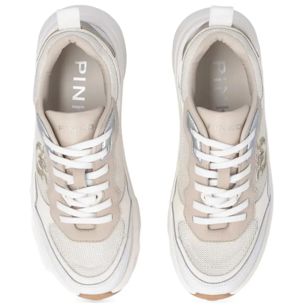 Кроссовки с логотипом