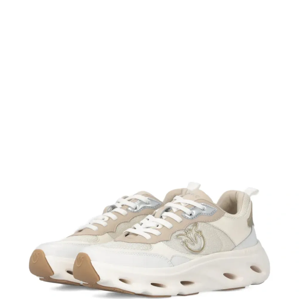 Кроссовки с логотипом