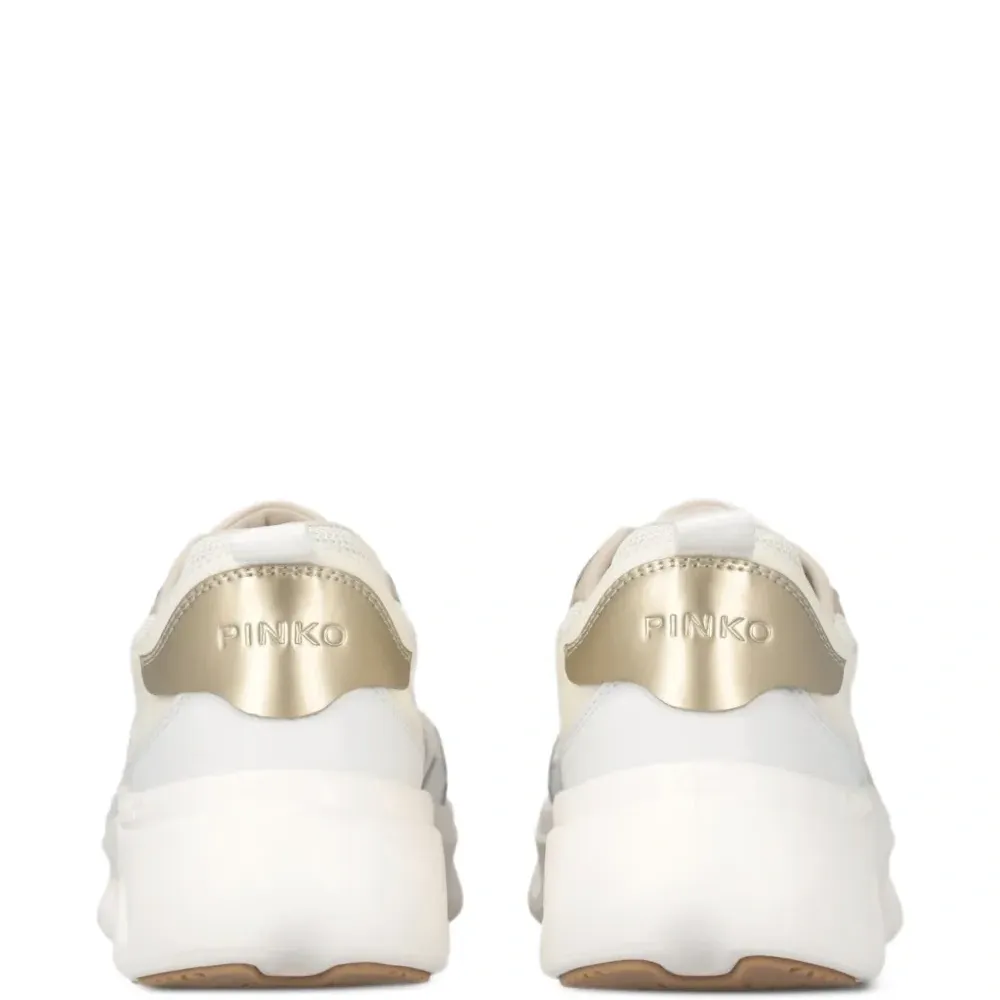 Кроссовки с логотипом