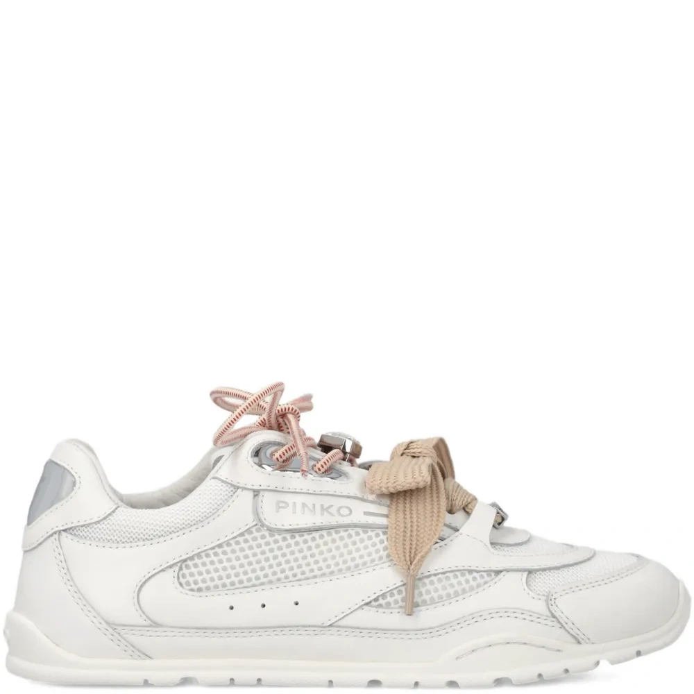 Кроссовки с логотипом