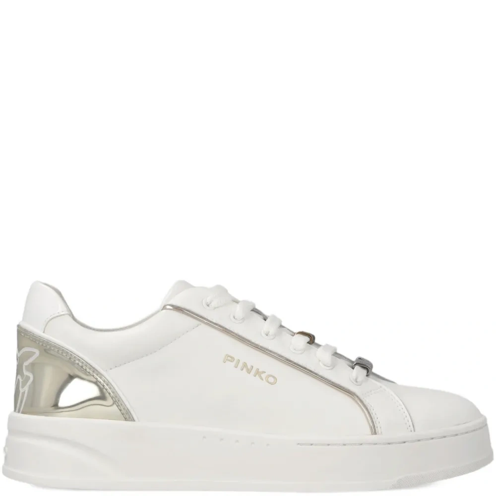 Кроссовки с логотипом