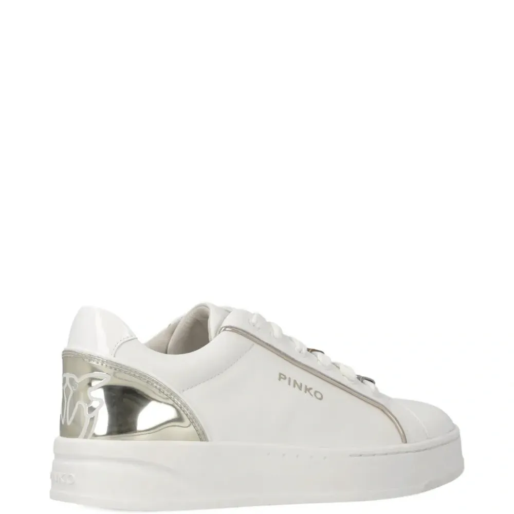 Кроссовки с логотипом