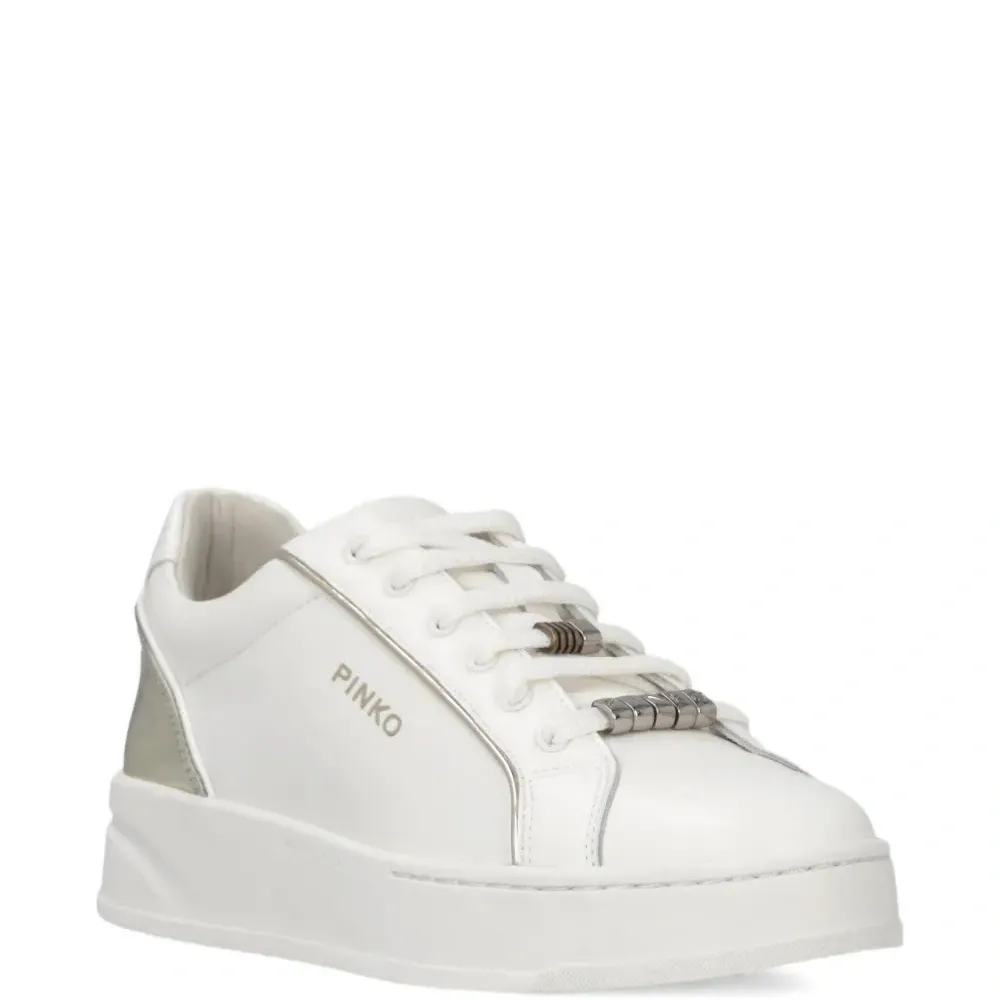 Кроссовки с логотипом