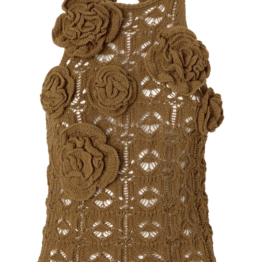 Топ в технике кроше с цветочным узором