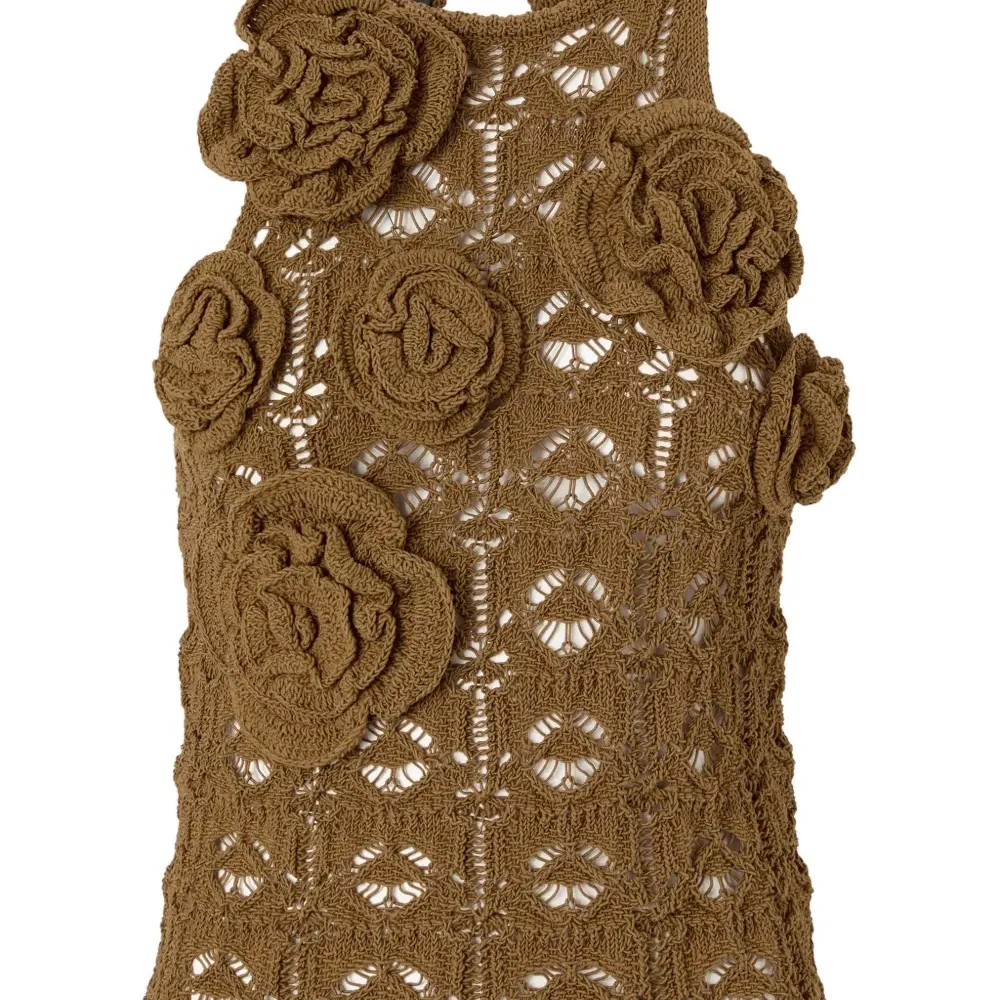 Топ в технике кроше с цветочным узором