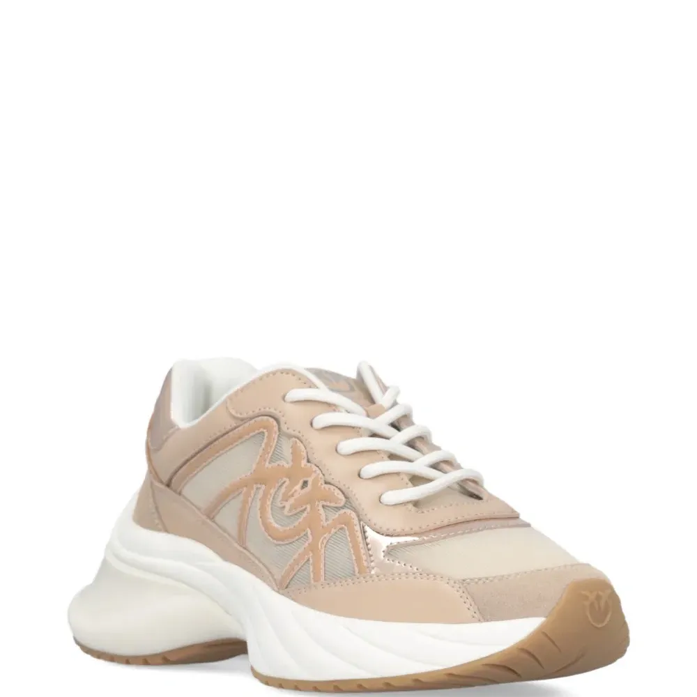 Кроссовки с логотипом