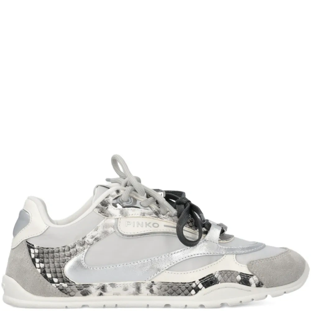 Кроссовки с логотипом