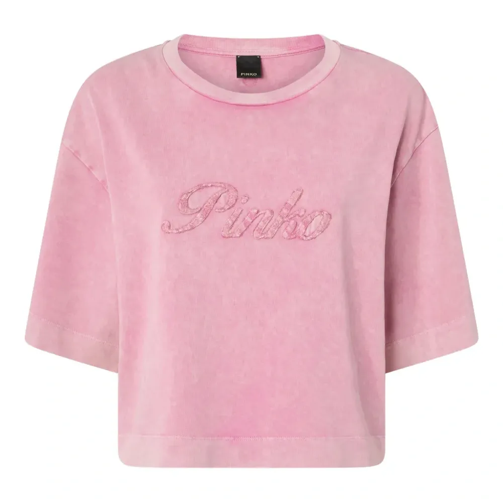 Футболка с вышитым логотипом