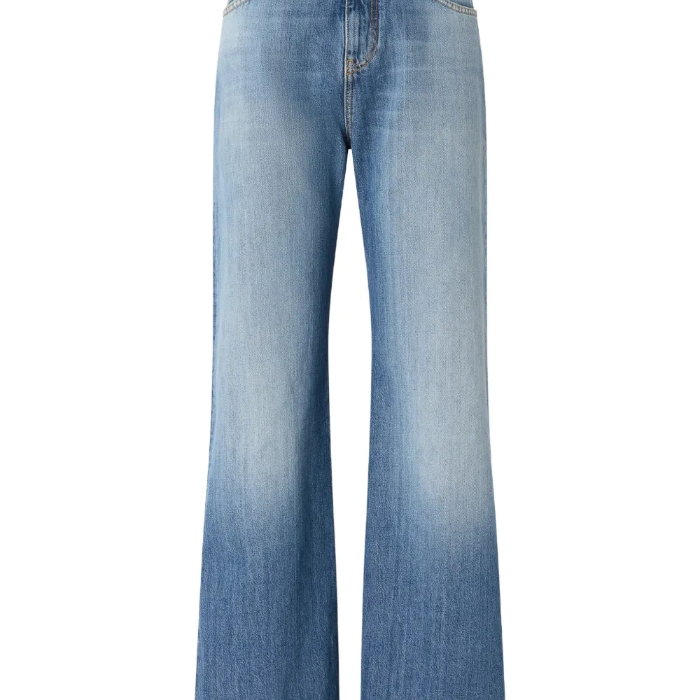 Джинсы с эффектом потертости Джинсы с эффектом потертости